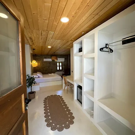 Paleos Hotel