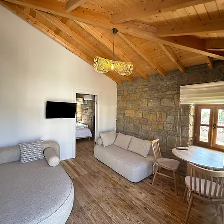 Paleos Hotel *